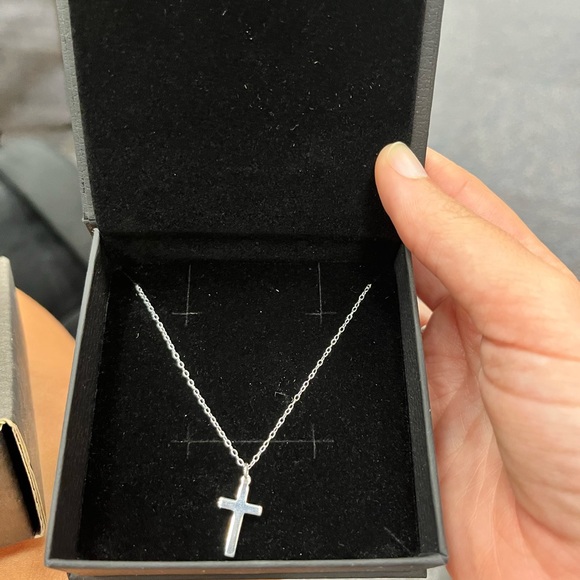 Lily & Roo silver cross necklace - Picture 1 of 3